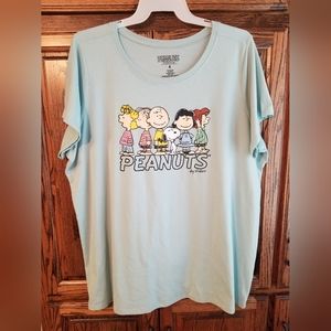 Super cute Torrid Plus Size 4 PEANUTS Graphic Tee.~